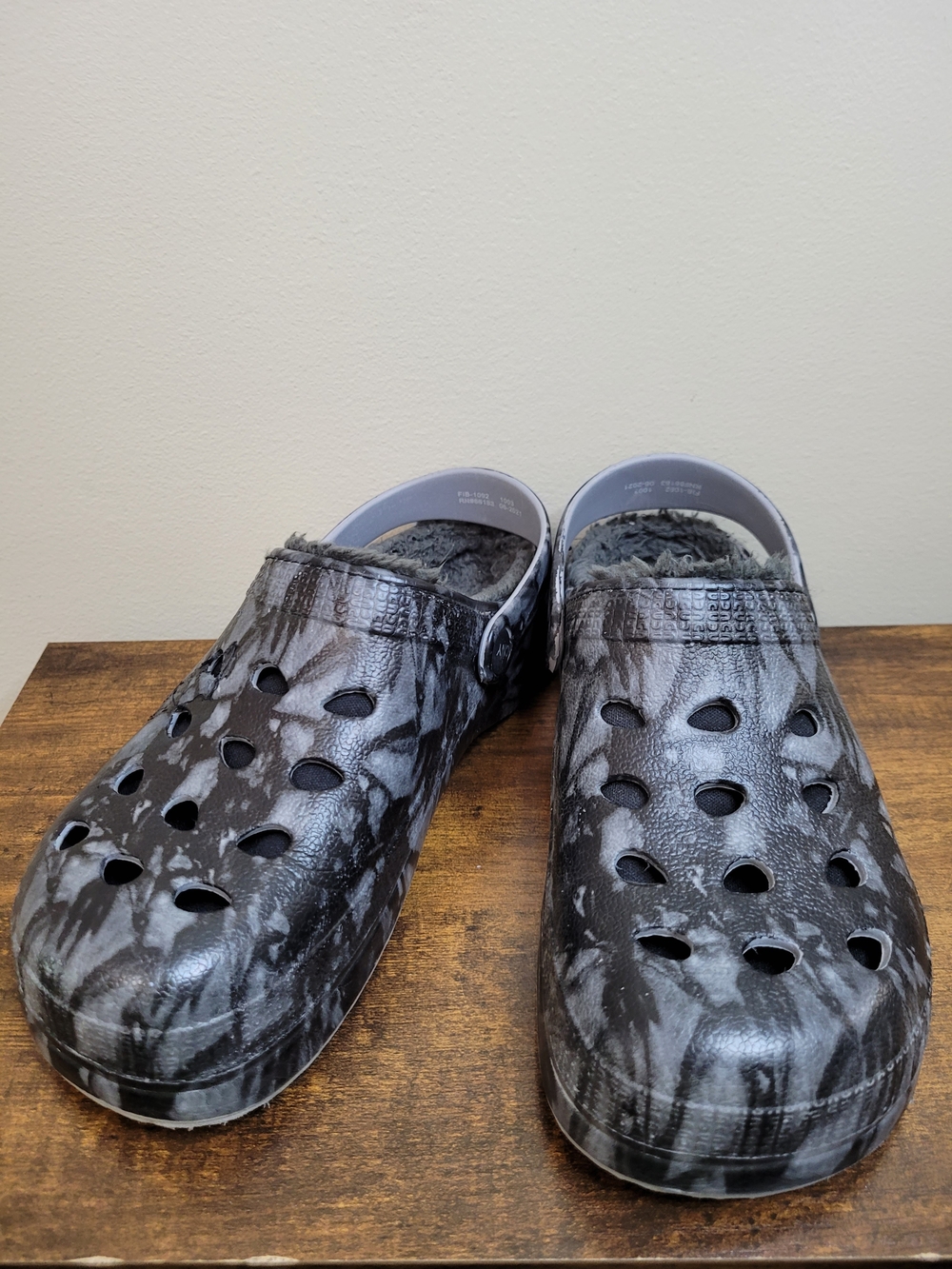 Capelli New York Gray & Black Tie-Dye Fleece Lined Clog size 3/4